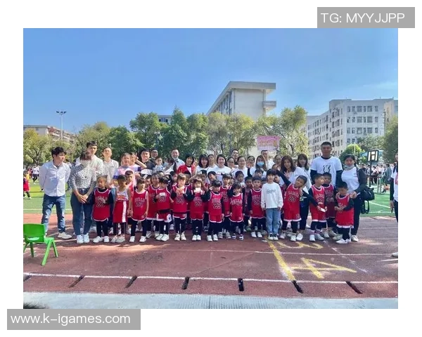 家庭篮球乐趣无穷亲子互动提升技能打造温馨运动氛围 家庭篮球乐趣无穷亲子互动提升技能打造温馨运动氛围